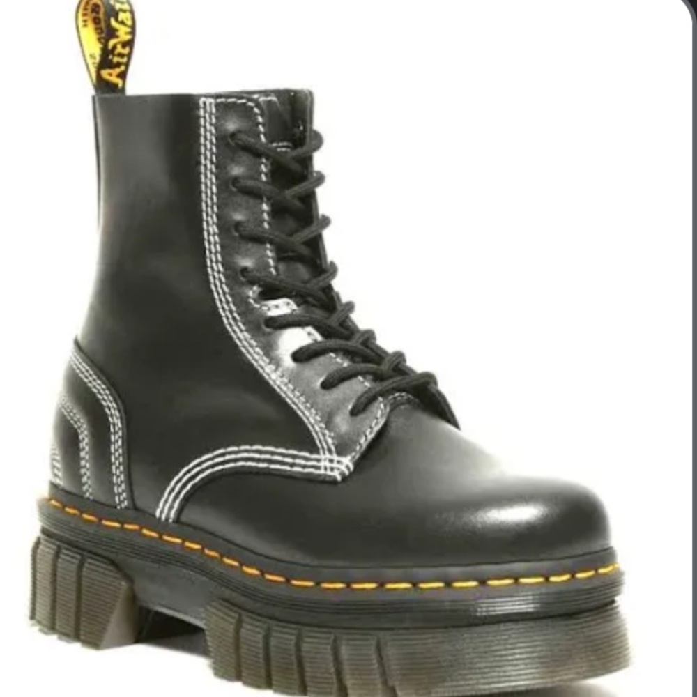 Dr. Martens Audrick  8I Quilted Lux Smooth Black Leather Lady’s Bo… - Picture 3 of 12